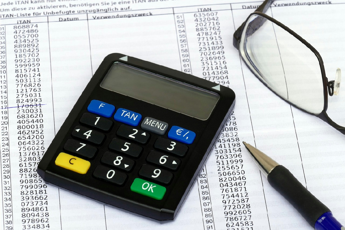 Il bonifico contrario colpisce a Roma: perché la telefonata della banca azzera centinaia di conti?